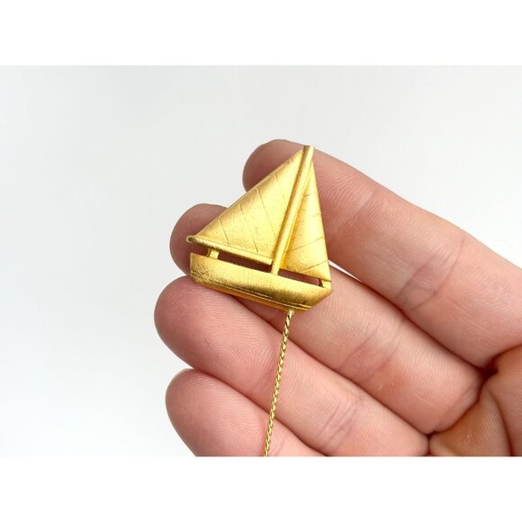 Matte Textured Sailboat & Anchor Gold Toned Vintage Costume Jewelry Brooch - Picture 6 of 9